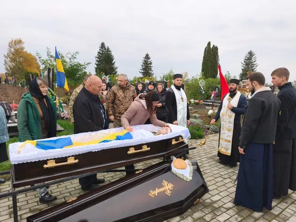 Пережив пекло полону, але серце зупинилося в лікарні: на Волині попрощалися з воїном Вадимом Яковським (фото)