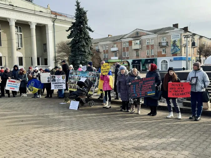 «Почуй їхній крик»: у Нововолинську провели акцію на підтримку полонених воїнів (фото)