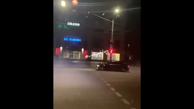 У центрі Луцька вночі дрифтував BMW (відео)