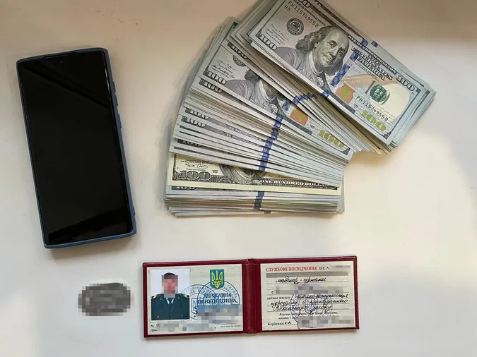 У Луцьку затримали прикордонника, який за гроші випускав ухилянтів з України (фото, відео)
