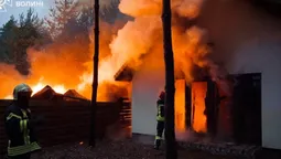 Три пожежі за добу: на Волині горіли господарська споруда, дача і крамниця (фото)