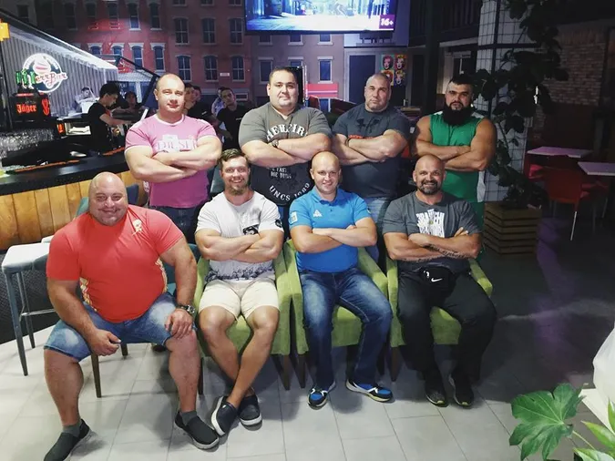 Стронгмени на чолі з Вірастюком вечеряли у «Промені» (фото)*
