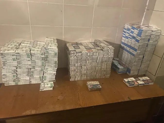 У «Ягодині» в даху «мерседеса» знайшли контрабандні сигарети (фото)