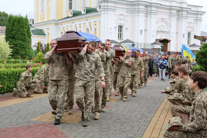 Небо плакало: у Луцьку відбулося прощання з трьома Героями Євгенієм Садовським, Олегом Чернюком та Олександром Смалюхом