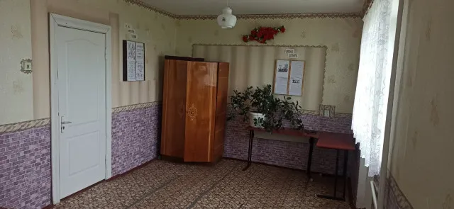 На Волині сім'я викладачки за власні гроші оновила кабінет у коледжі (фото)