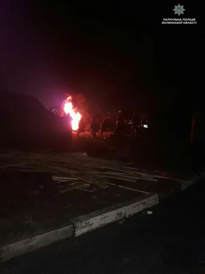 Акція «євробляхарів» рух відновили, але протестувальників більшає