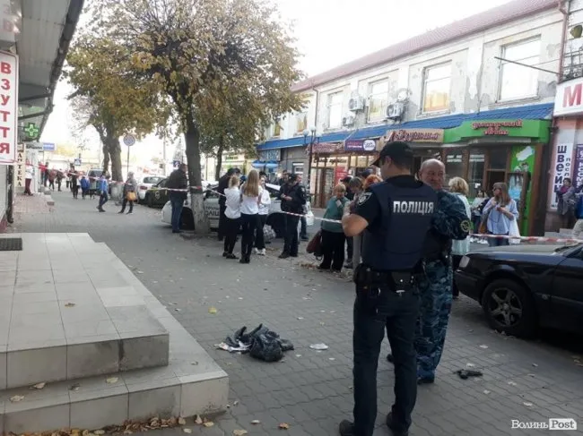 Серед білого дня у Луцьку чоловік хотів «обчистити» ломбард 