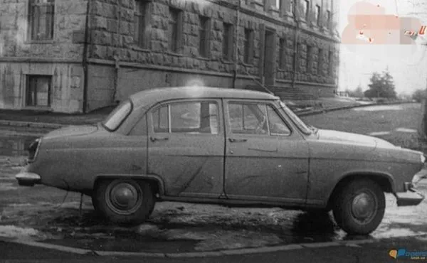 На яких автомобілях їздили у Луцьку понад пів століття тому (ретрофото)