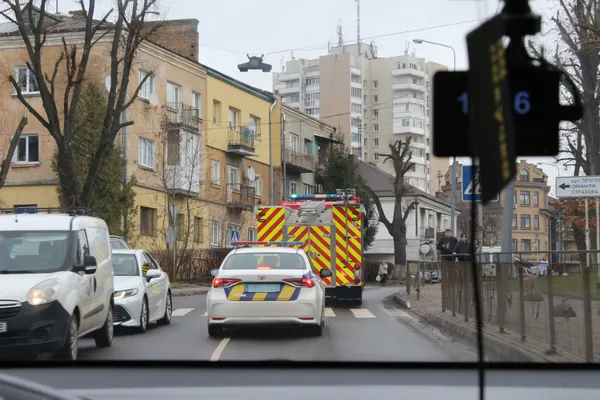 Соціальний експеримент: луцькі рятувальники перевіряли, як містяни пропускають спецтехніку з мигалками