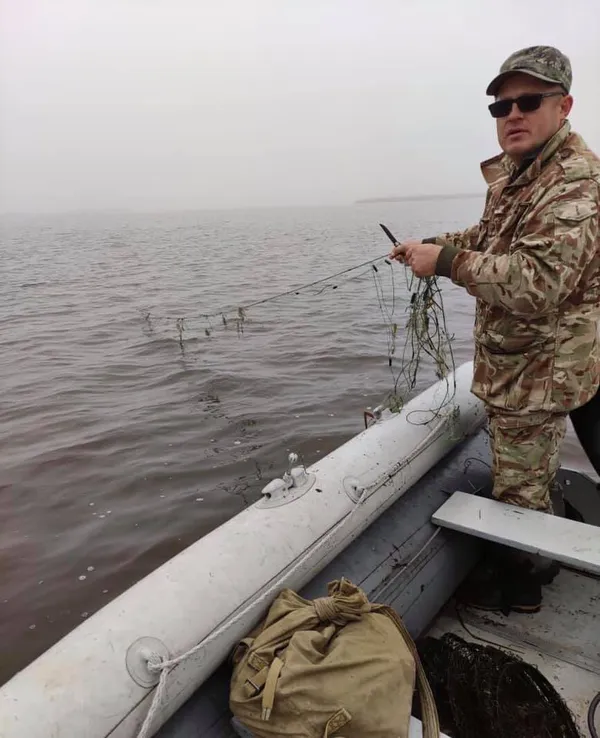 В озері на Волині знайшли кількасот метрів браконьєрських сіток (фото)