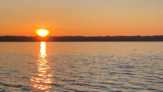 Показали, який вигляд взимку має Світле море на Волині (фото)