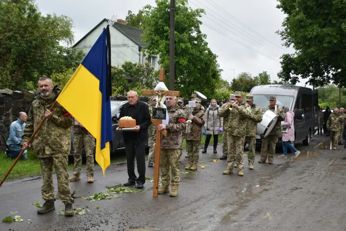 Загинув на Донеччині: Луцька громада попрощалася з Вячеславом Терьохіним (фото)