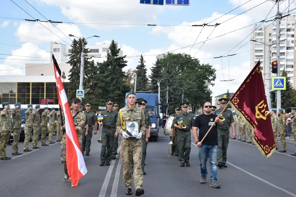 У Луцьку попрощалися з бійцем, який загинув на Сході п’ять років тому (фото)