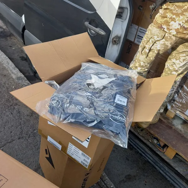 Купу брендового одягу під виглядом гуманітарки хотіли завезти на Волинь