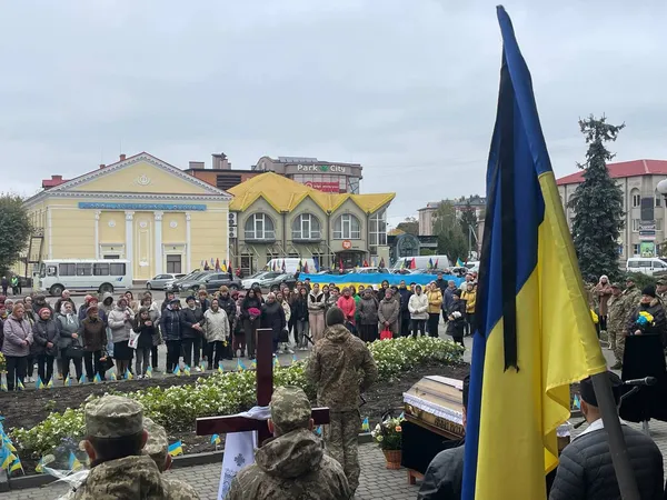 Не дожив чотири дні до дня народження: у Ковелі попрощалися з воїном Володимиром Кашубою (фото)