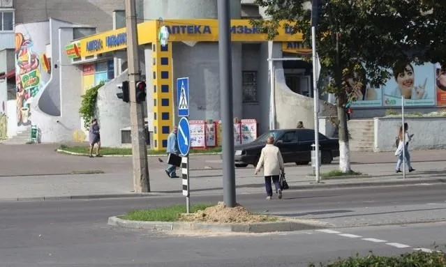 У Луцьку встановлюють освітлення для пішохідних переходів (фото)