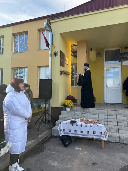 У ліцеї на Волині встановили меморіальні дошки на честь п'ятьох загиблих воїнів (фото)