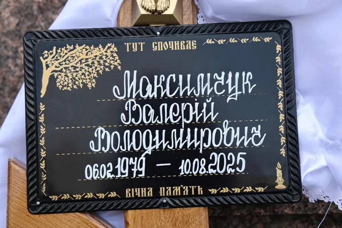 У Луцьку попрощалися із загиблими захисниками Олександром Махновцем та Валерієм Максимчуком (фото)