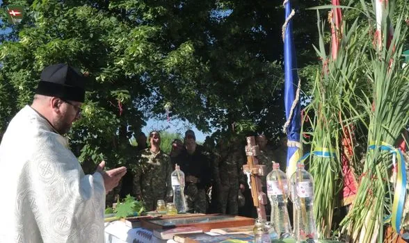 Воїни волинської бригади відзначили свято Трійці на фронті (фото)