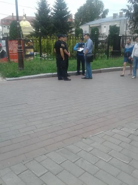 Чому виламували стіну в історичній пам'ятці у центрі Луцька (фото)