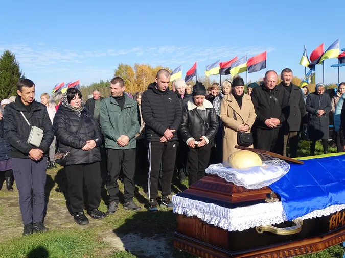 Турійська громада провела в останню земну дорогу Героя Володимира Матусевича (фото)