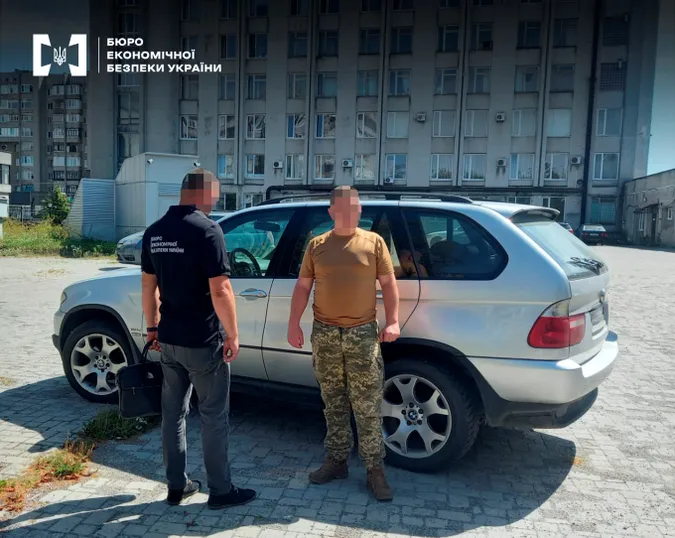 Детективи БЕБ на Волині передали ЗСУ незаконно ввезені автомобілі