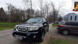 У Луцьку покарали «паркохама», який залишив авто на тротуарі в парку (фото)