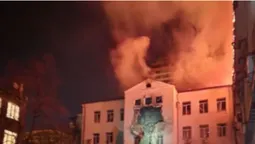 У Донецьку горить управління залізниці, окупанти говорять про «прильоти» (відео)