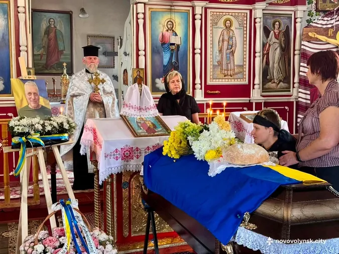 Захищав Україну з 2014 року: на Волині попрощалися з Героєм Марком Разумовським (фото)