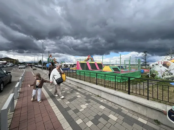 Замість купальника – куртка: сезон на Шацьких озерах на паузі? (фото)