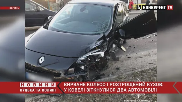 Відірвало колесо: у Ковелі зіткнулися два легковики (фото, відео)