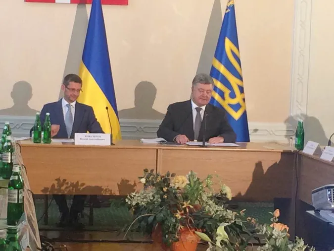 Вважаю недопустимими черги на «Ягодині», – Порошенко