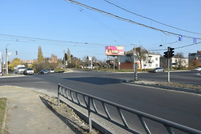 У Луцьку розширюють і убезпечують аварійні перехрестя (фото)