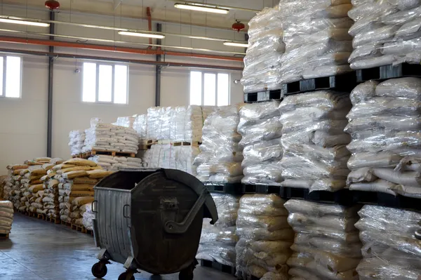 Від одягу до лакофарбних продуктів: як на Волині ведуть бізнес іноземні громадяни (фото)