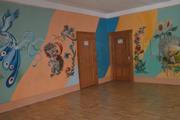 Яскраві шкільні коридори