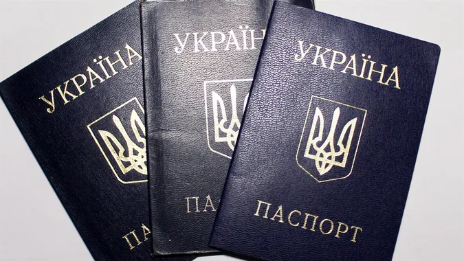Українці з паспортами-книжечками зможуть змінювати прописку через «Дію»