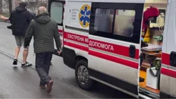 У Луцьку легковик наїхав на 12-річного хлопця: дитину забрала «швидка» (відео)