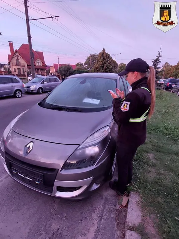 У Луцьку мунвартівці «ганяли» паркохамів біля авторинку (фото, відео)