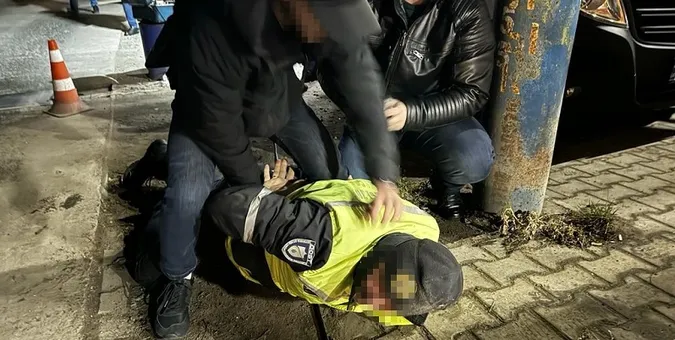 Посадовець Укртрансбезпеки «заробляв» мільйони на поборах із зернотрейдерів (фото, відео)
