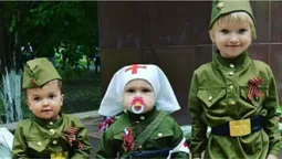 На росії у дитсадках вихователі «тренують» дітей до святкування 9 травня (відео)