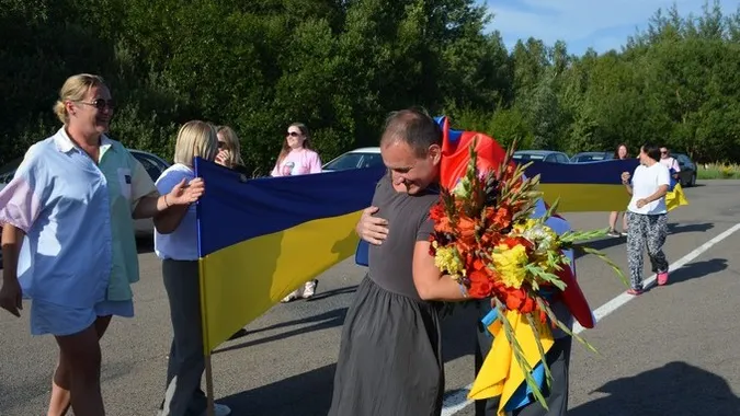 Повернення героя: громада на Волині зустріла звільненого з полону Сергія Тимошука (фото)