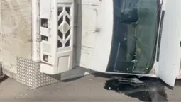 У Рованцях – моторошна аварія: зіткнулася вантажівка та мінівен (відео)