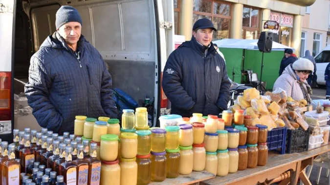 Мед, м'ясо, яблука: як у Володимирі провели ярмарок (фото)