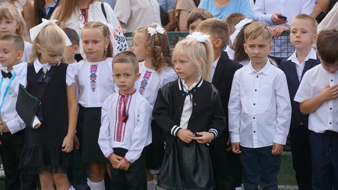 Як відзначили перший дзвоник у Луцькому ліцеї №9 (фото)