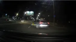 «Підрізав» авто: у Луцьку таксист ледь не спричинив ДТП (відео)