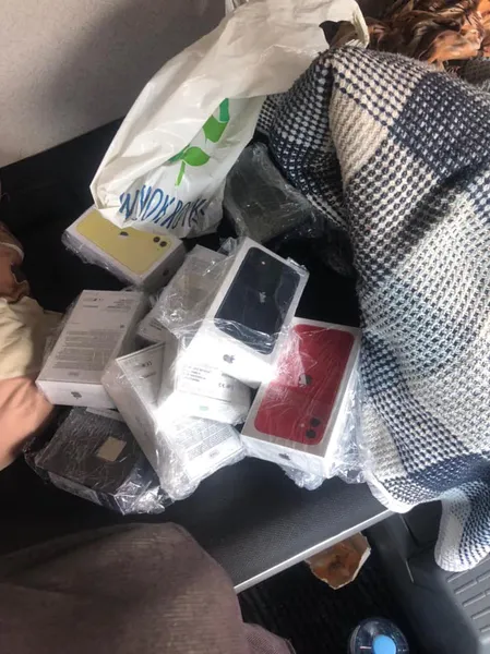Комп'ютерні процесори та 19 «айфонів»: на Волині вилучили контрабанду на пів мільйона гривень