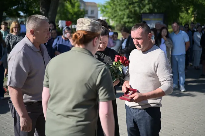 На Волині родинам загиблих Героїв вручили їхні посмертні нагороди (фото)