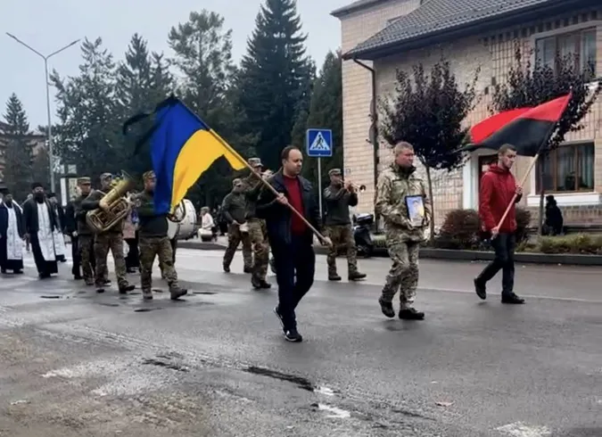 У Рожищі попрощалися із загиблим воїном Віктором Яручиком (фото)