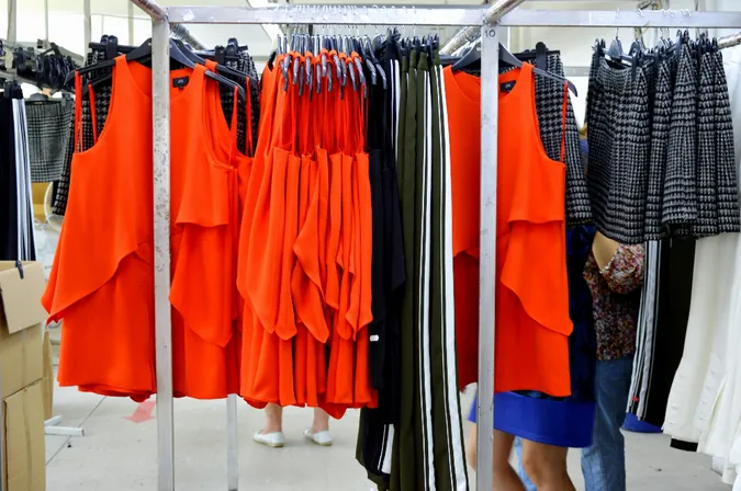 Як у Луцьку шиють оригінальний одяг River Island (фото)
