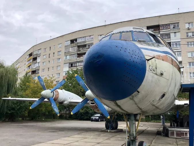 У мережі з'явилися фото найбільшого у Луцьку авіаційного пам'ятника